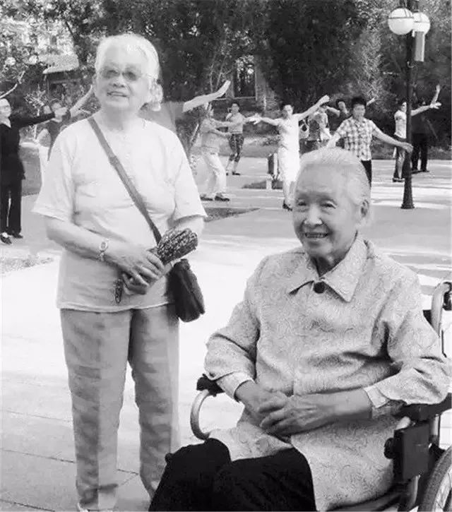88 tuổi mắc ung thư ruột, bà cụ đẹp lão nhất Trung Quốc vẫn sống đến 115 tuổi: Bí quyết là thích ăn thịt và 3 thói quen đơn giản - Ảnh 2.