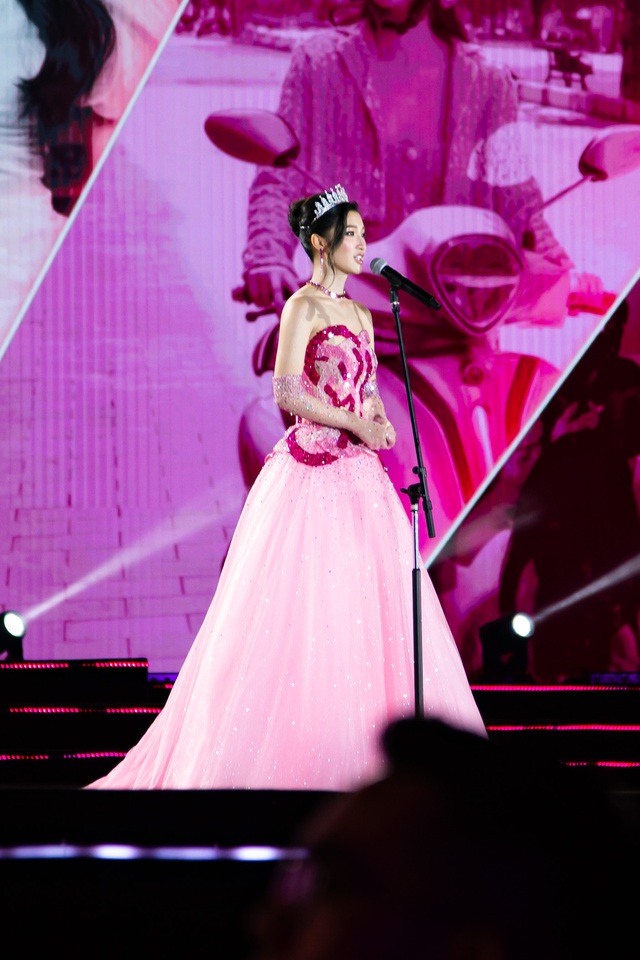Chung kết Miss World Vietnam 2023: Ấn tượng với khoảnh khắc đăng quang của Huỳnh Trần Ý Nhi - Ảnh 22.