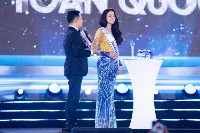 Chung kết Miss World Vietnam 2023: Ấn tượng với khoảnh khắc đăng quang của Huỳnh Trần Ý Nhi - Ảnh 14.