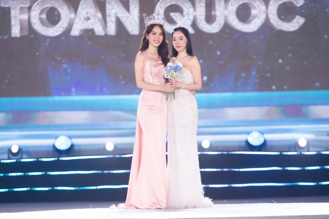 Chung kết Miss World Vietnam 2023: Ấn tượng với khoảnh khắc đăng quang của Huỳnh Trần Ý Nhi - Ảnh 5.