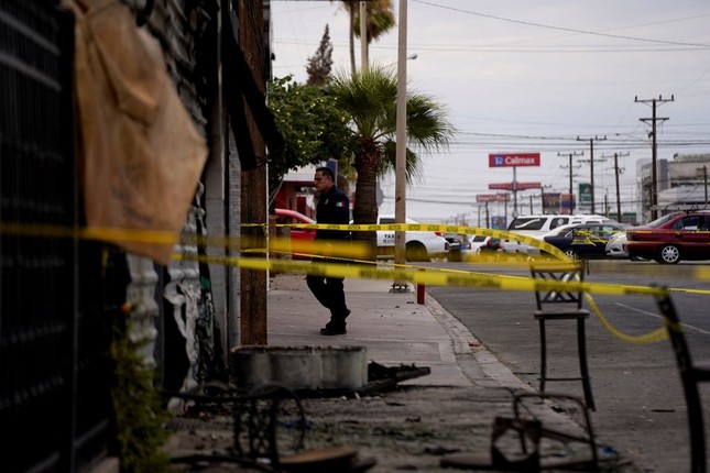 Mexico: Bị đuổi ra khỏi quán bar, nam thanh niên ném bom chai phóng hỏa khiến 11 người chết - Ảnh 3.