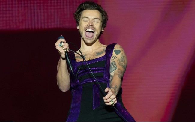 Harry Styles lọt top 10 doanh thu tour diễn mọi thời đại - Ảnh 1.