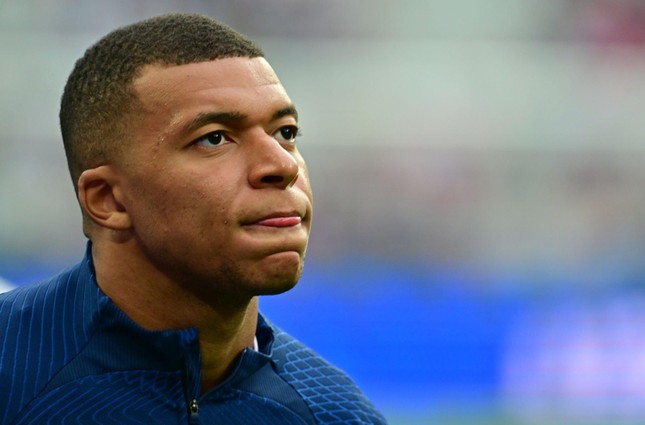 Đại gia Saudi Arabia chi 1 tỷ euro để sở hữu Kylian Mbappe… 1 năm - Ảnh 1. Đại gia Saudi Arabia chi 1 tỷ euro để sở hữu Kylian Mbappe… 1 năm - Ảnh 1.