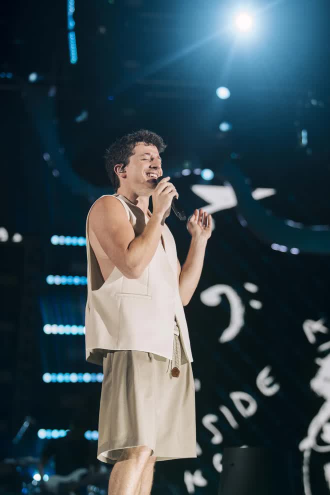 Charlie Puth tại 8Wonder: Người nghệ sĩ “chơi đùa” với âm nhạc, khán giả thưởng thức trọn vẹn The Charlie Live Experience đẳng cấp quốc tế - Ảnh 3.