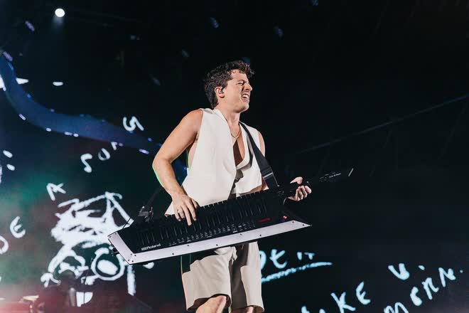 Charlie Puth tại 8Wonder: Người nghệ sĩ “chơi đùa” với âm nhạc, khán giả thưởng thức trọn vẹn The Charlie Live Experience đẳng cấp quốc tế - Ảnh 5.