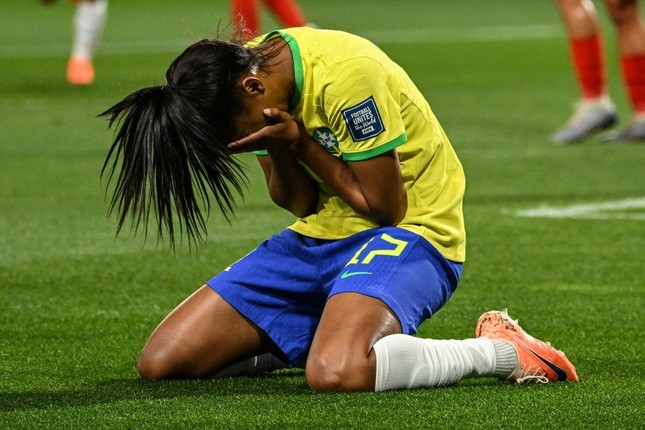 Ary Borges, l&agrave;m mẹ tuổi 15, l&ecirc;n tuyển tuổi 20, ghi hat-trick ở World Cup v&agrave; vượt Pele khi 23 tuổi - Ảnh 2.