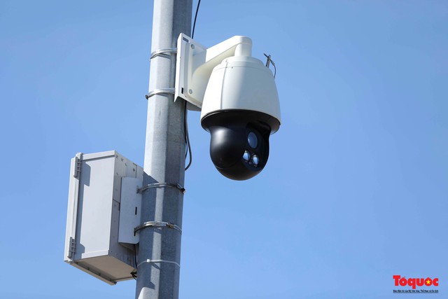 Hội An lắp camera thông minh giám sát an ninh và giúp cảnh báo lũ lụt trong khu phố cổ - Ảnh 2.