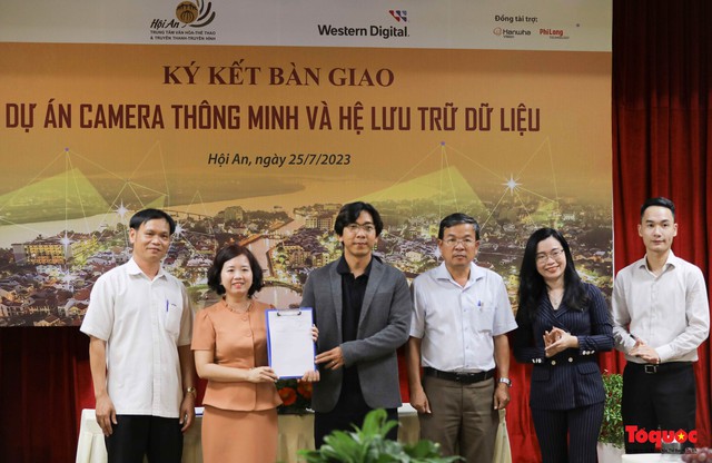 Hội An lắp camera thông minh giám sát an ninh và giúp cảnh báo lũ lụt trong khu phố cổ - Ảnh 1.