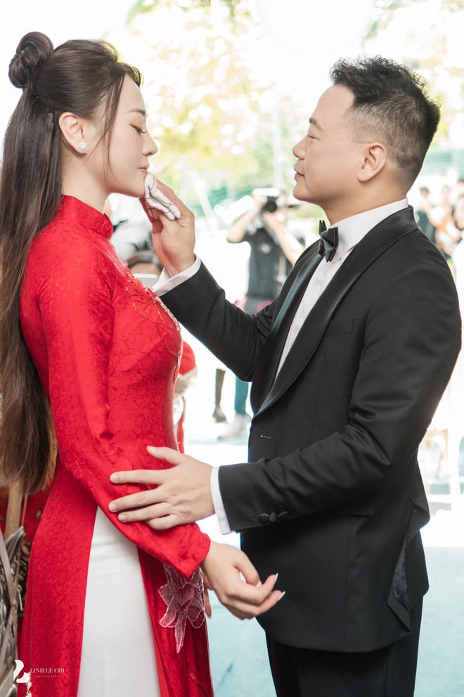 Hoa hậu Ngọc Hân và dàn sao Vbiz đổ bộ lễ ăn hỏi của Phương Oanh - Shark Bình - Ảnh 5.
