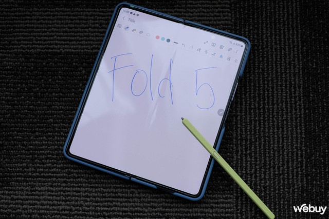 Trên tay Galaxy Z Fold5: Hoàn thiện nhiều chi tiết, khắc phục nhiều vấn đề - Ảnh 9.
