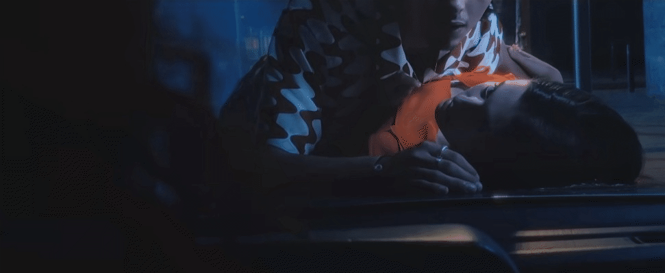 NewJeans mở rộng thế giới s&aacute;ng tạo: MV mới nhuốm m&agrave;u kinh dị, vụ &aacute;n mạng d&ugrave;ng để chứng minh một tin đồn - Ảnh 5.