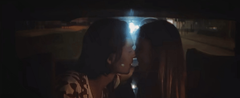 NewJeans mở rộng thế giới s&aacute;ng tạo: MV mới nhuốm m&agrave;u kinh dị, vụ &aacute;n mạng d&ugrave;ng để chứng minh một tin đồn - Ảnh 4.