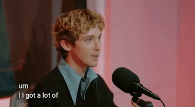 Troye Sivan tiết lộ bị đe dọa t&iacute;nh mạng v&igrave; hỏi kh&aacute;n giả c&aacute;ch li&ecirc;n lạc với 1 nam idol đ&igrave;nh đ&aacute;m Kpop - Ảnh 3.