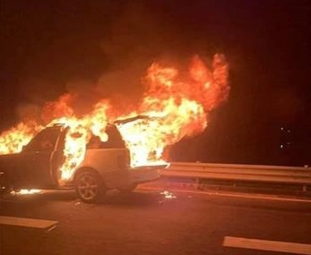 Xe Range Rover bốc cháy trên cao tốc Hải Phòng - Hạ Long, 3 người thoát nạn - Ảnh 1.