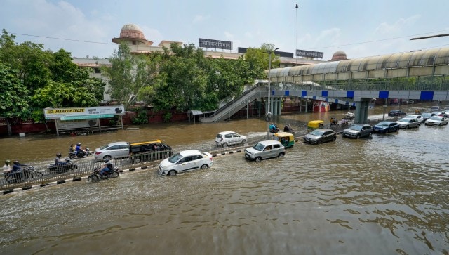 Gió mùa, mưa lớn và lũ lụt chưa từng có ở Ấn Độ làm bùng phát một loại dịch bệnh
