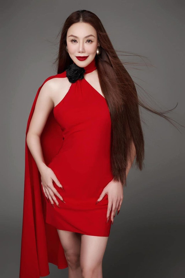 Hồ Quỳnh Hương tung bộ ảnh mới, chia sẻ đáng chú ý giữa lúc nhan sắc tuổi 43 gây bàn tán - Ảnh 4.