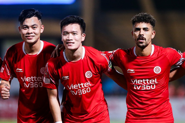 Hoàng Đức lập cú đúp trong lần đầu tiên VAR xuất hiện tại V.League - Ảnh 3.