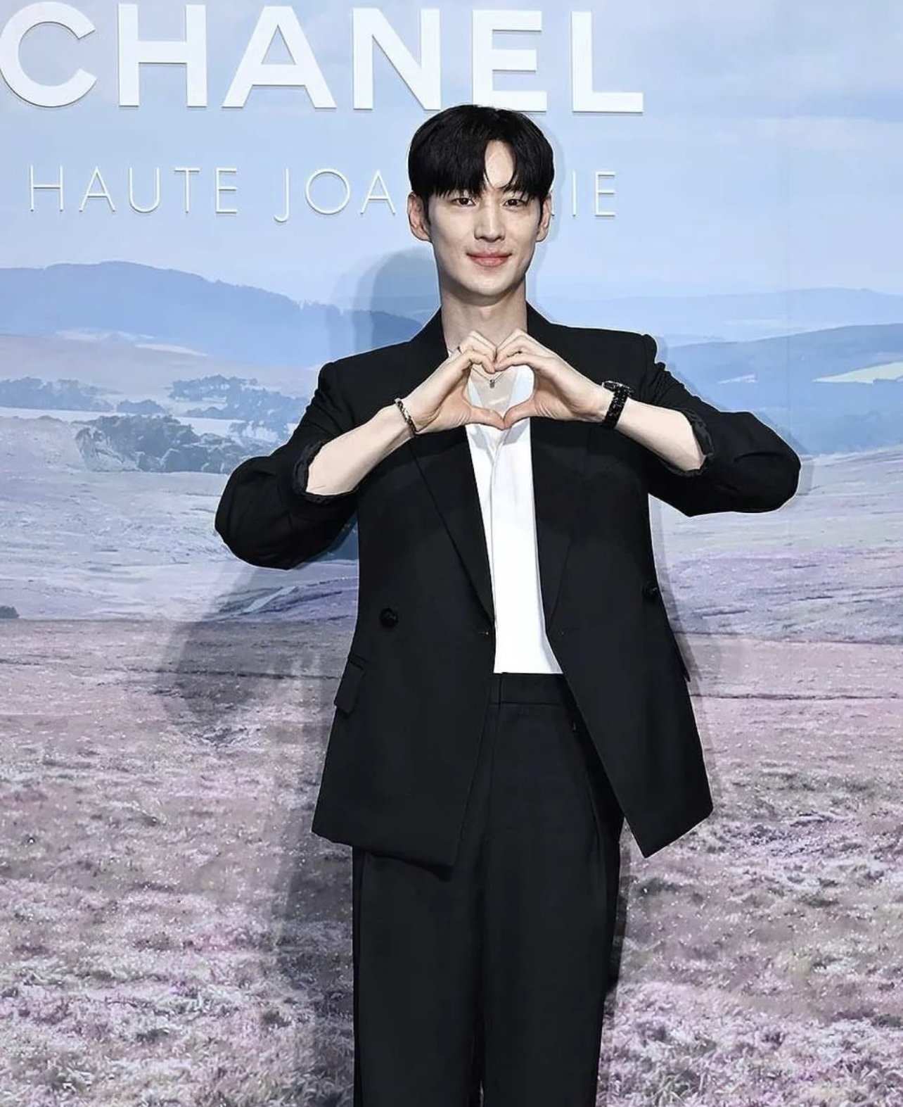 Park Seo Joon đọ sắc cùng bạn thân tại event Chanel