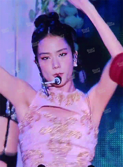 Cận cảnh bữa tiệc nhan sắc BLACKPINK ở concert Hà Nội: Nữ thần Jisoo lột xác, Lisa vừa vén mái 10 tỷ vừa khoe chân dài - Ảnh 15.