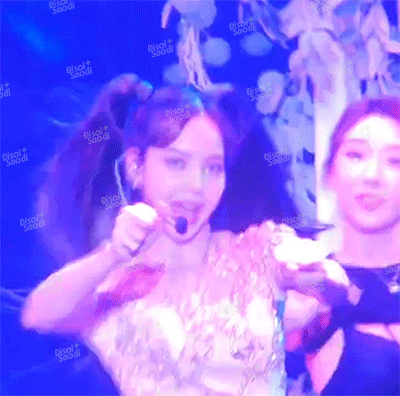 Cận cảnh bữa tiệc nhan sắc BLACKPINK ở concert Hà Nội: Nữ thần Jisoo lột xác, Lisa vừa vén mái 10 tỷ vừa khoe chân dài - Ảnh 6.
