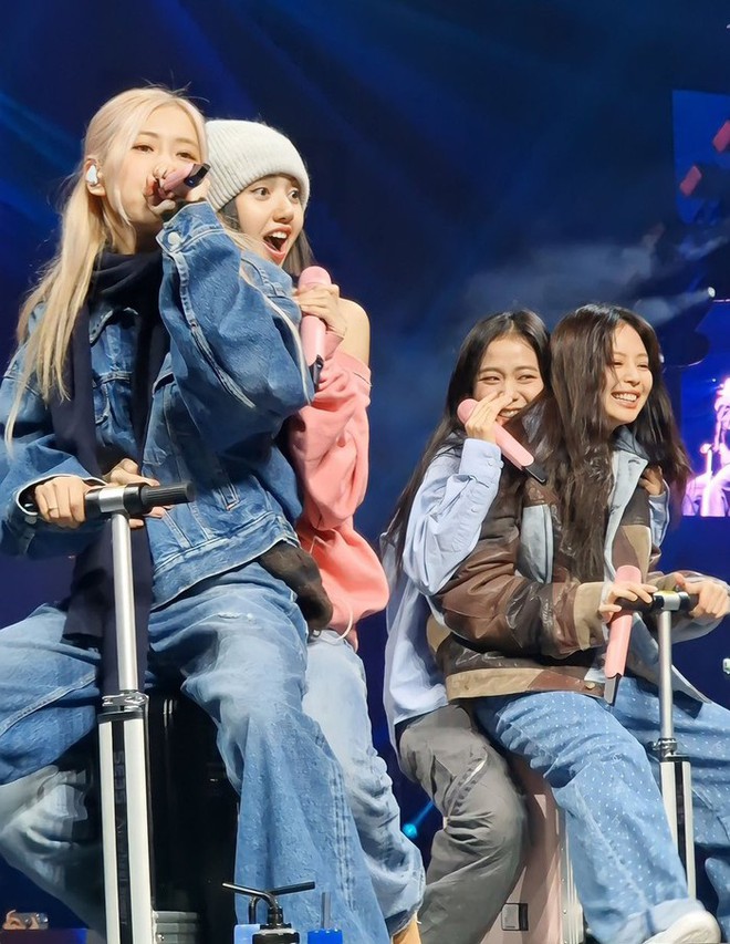 BLACKPINK mang 4 chiếc vali điện sang Việt Nam - Ảnh 4.