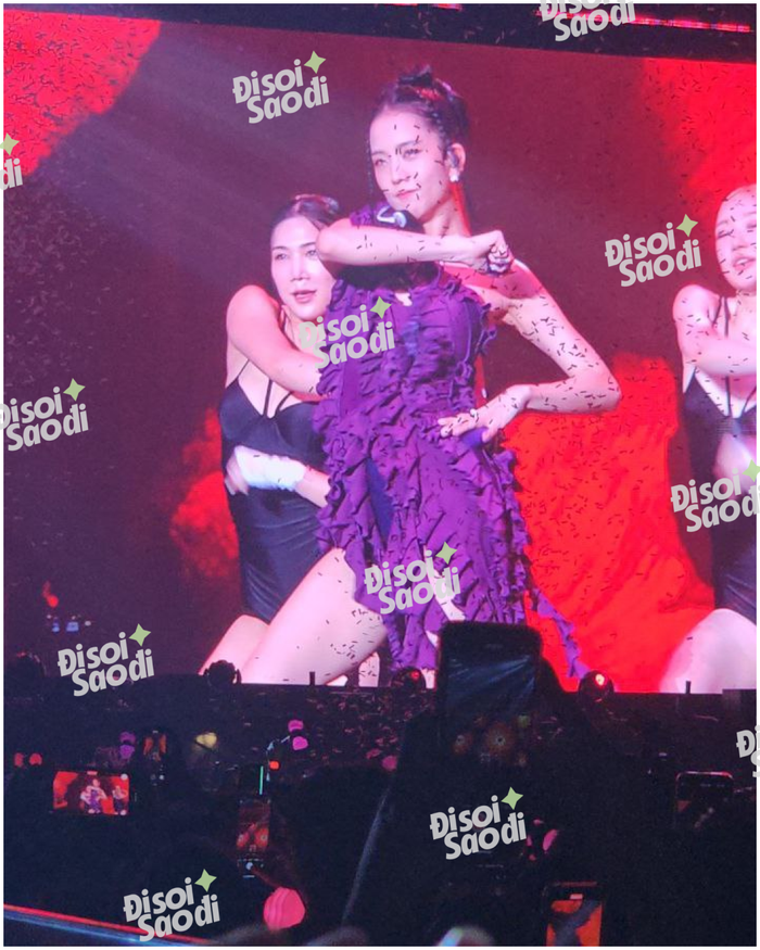 Tự hào local brand Việt: Jisoo và Lisa diện thiết kế của NTK Việt Nam tại concert Born Pink Hà Nội - Ảnh 5.