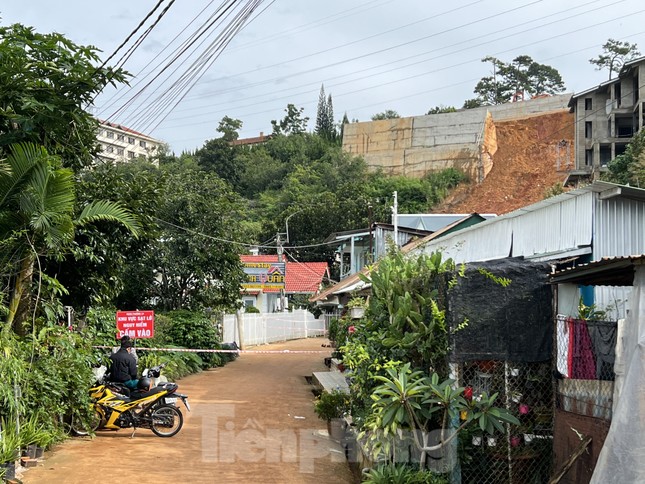 Vụ sạt lở gây chết người ở Đà Lạt: Kiểm tra pháp lý các thửa đất liên quan - Ảnh 1.