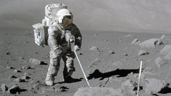 Tìm thấy "thứ siêu hiếm" trên Mặt Trăng: Liệu cuộc chiến khai thác có nổ ra?