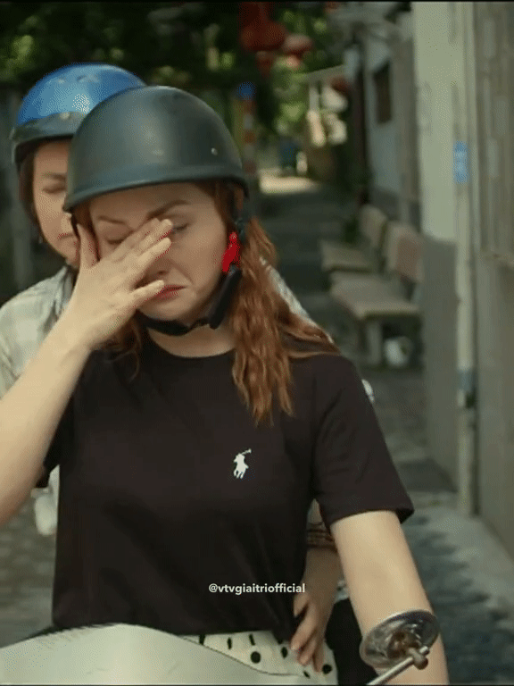 Trích đoạn phim Việt giờ vàng được xem nhiều nhất tuần qua, hút 5 triệu view nhờ 1 hành động trong ngày chia ly - Ảnh 4.