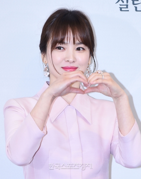 Park Seo Joon v&agrave; thiếu gia The Heirs g&acirc;y tranh c&atilde;i v&igrave; l&yacute; do bất ngờ ở sự kiện, khiến Song Hye Kyo - Jeon Ji Hyun bị r&eacute;o gọi - Ảnh 4.