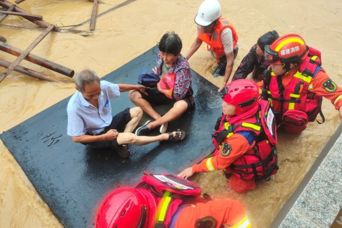 Nước lũ dâng cao ở Phúc Kiến, Trung Quốc do bão Doksuri