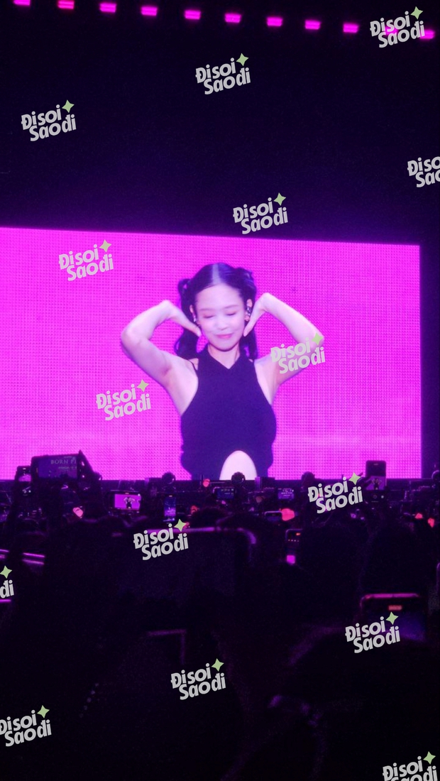 Hoàng Thuỳ Linh đứng ngồi không yên sau khi BLACKPINK gây bão vì nhảy See Tình trong siêu concert - Ảnh 7.