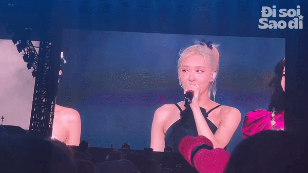 Born Pink ngày 2: BLACKPINK lần đầu diễn tour dưới mưa tạo khoảnh khắc tuyệt đẹp, Rosé xúc động - Jennie lưu luyến không muốn chia tay fan Việt - Ảnh 3.