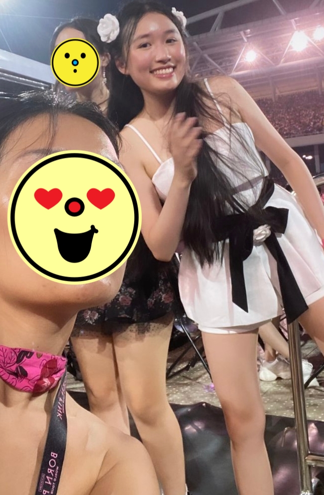 Jenny Huỳnh “đu” concert BLACKPINK, vừa xuất hiện fan đã vây quanh xin chụp ảnh - Ảnh 3.