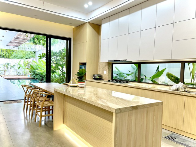 Vợ chồng gom tiền 5 năm xây nhà rộng 210m2, góc nào cũng có cây xanh - Ảnh 9.