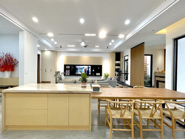 Vợ chồng gom tiền 5 năm xây nhà rộng 210m2, góc nào cũng có cây xanh - Ảnh 8.