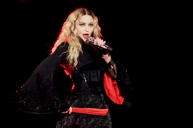Madonna kiệt sức vì cố cạnh tranh với những ngôi sao trẻ - Ảnh 1.
