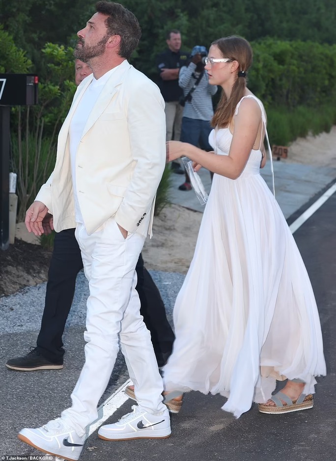 Jennifer Lopez và Ben Affleck nóng bỏng dự tiệc - Ảnh 2.