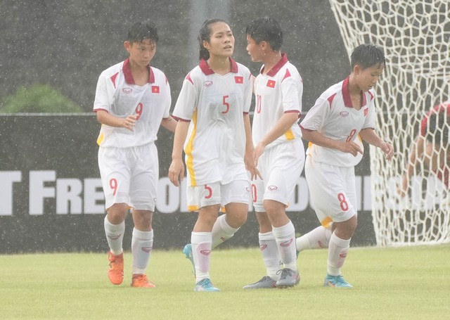 U19 nữ Việt Nam dội mưa bàn thắng trước U19 Singapore - Ảnh 3.