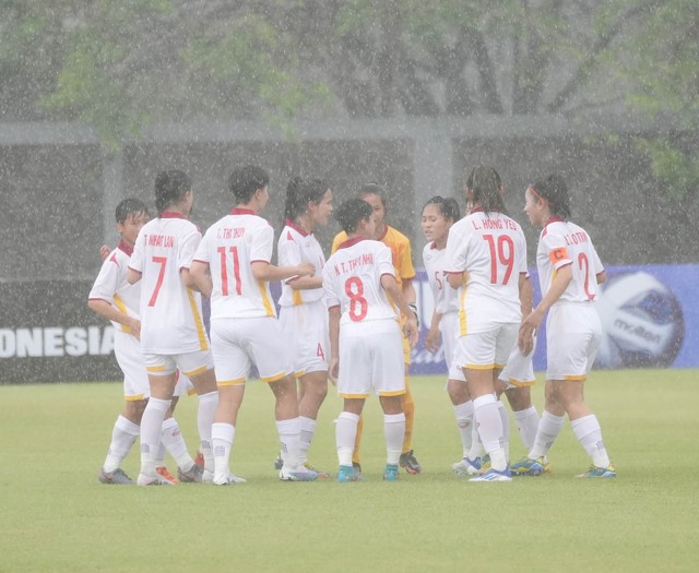 U19 nữ Việt Nam dội mưa bàn thắng trước U19 Singapore - Ảnh 2.