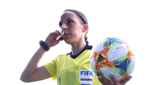 World Cup nữ 2023: VAR v&agrave; những điều mới mẻ m&agrave; đội tuyển b&oacute;ng đ&aacute; nữ Việt Nam sẽ trải nghiệm - Ảnh 1.
