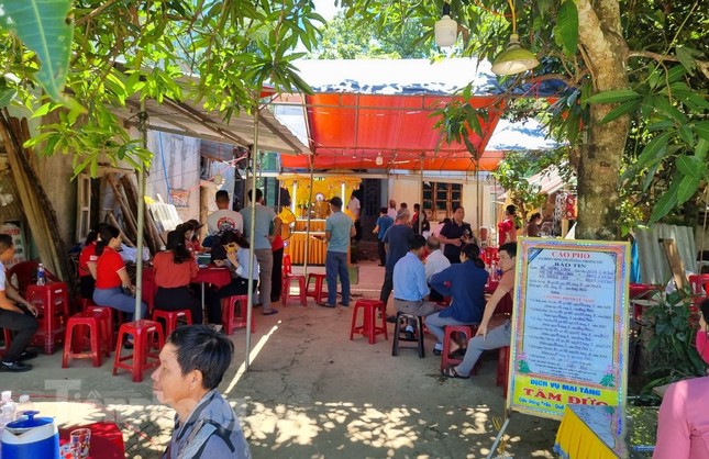 Vụ ba anh em đuối nước tử vong: Người mẹ cạn nước mắt trước nỗi đau quá lớn - Ảnh 3.