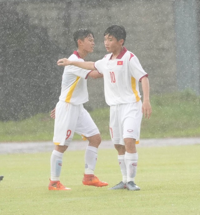 U19 nữ Việt Nam dội mưa bàn thắng trước U19 Singapore - Ảnh 7.