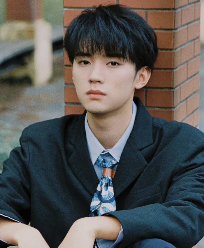 Mỹ nam nổi nhất m&agrave;n ảnh hiện tại: Tăng 2 triệu fan nhờ phim hay ăn đứt Vụng Trộm Kh&ocirc;ng Thể Giấu, visual chuẩn hot boy học đường - Ảnh 3.