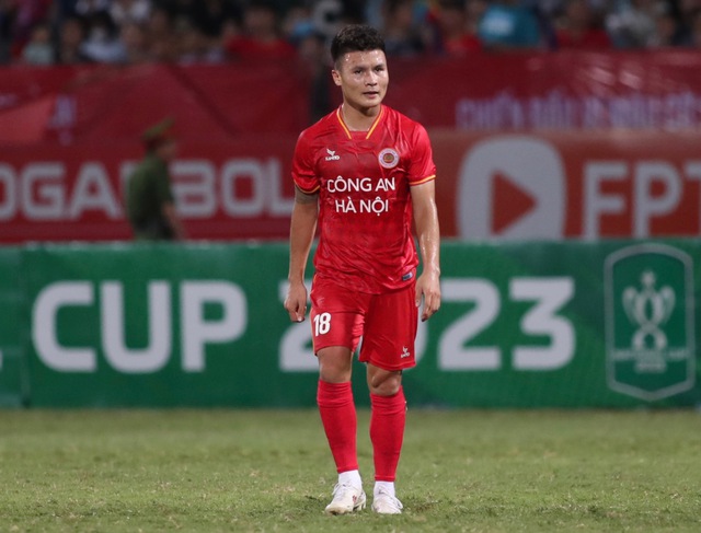 Quang Hải buồn bã vì sút trượt penalty, CLB CAHN bị loại tại vòng 1/8 Cúp Quốc gia 2023 - Ảnh 1.