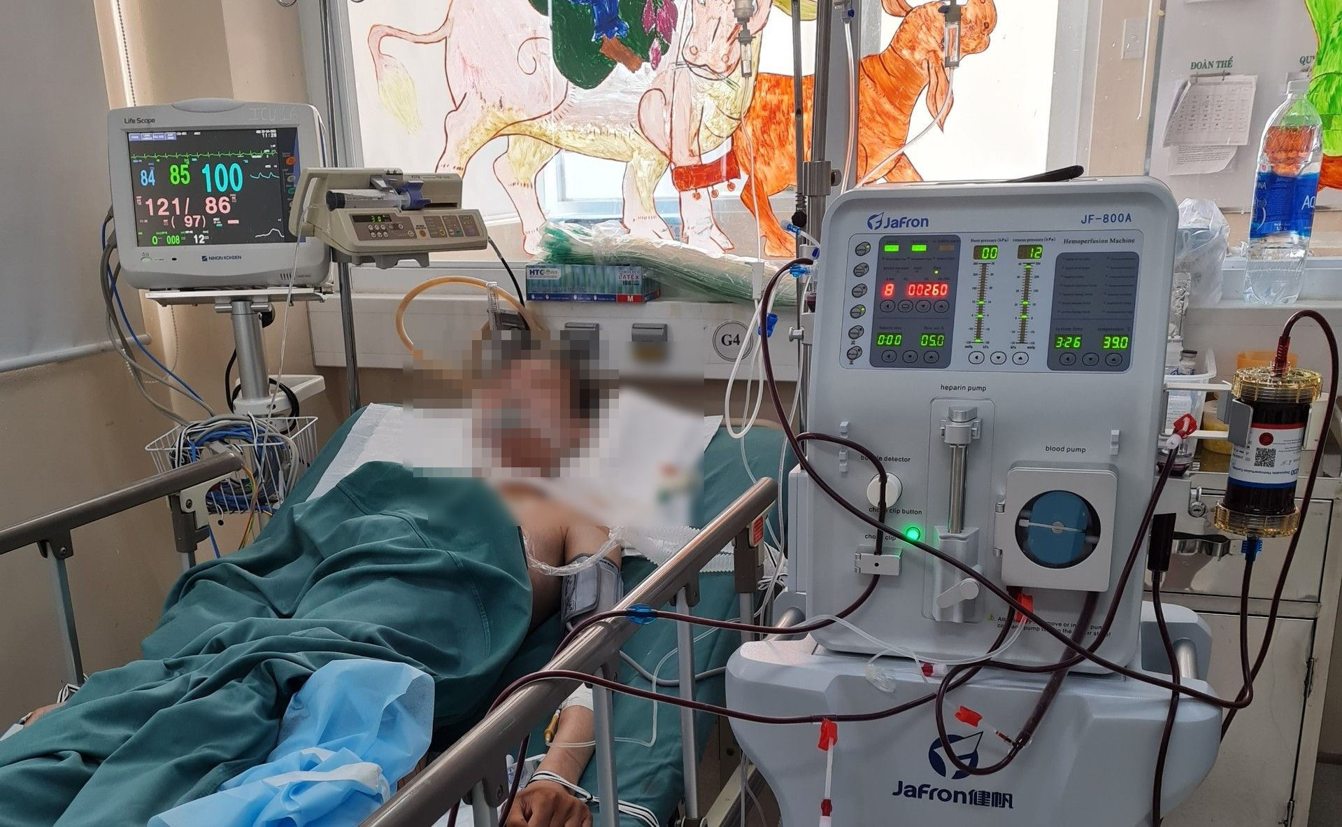 Vụ thanh niên uống 80 viên thuốc ngủ: Làm sao nhận biết người bên cạnh trầm cảm, muốn tự tử? - Ảnh 1.