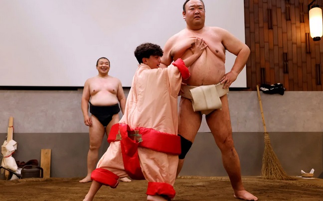 Công việc đem lại tiếng cười của các cựu đô vật sumo - Ảnh 2.