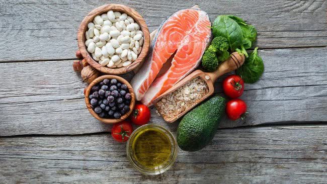 Nghiên cứu phát hiện những người ăn ít 6 loại thực phẩm này có nguy cơ đau tim và đột quỵ cao hơn - Ảnh 3.