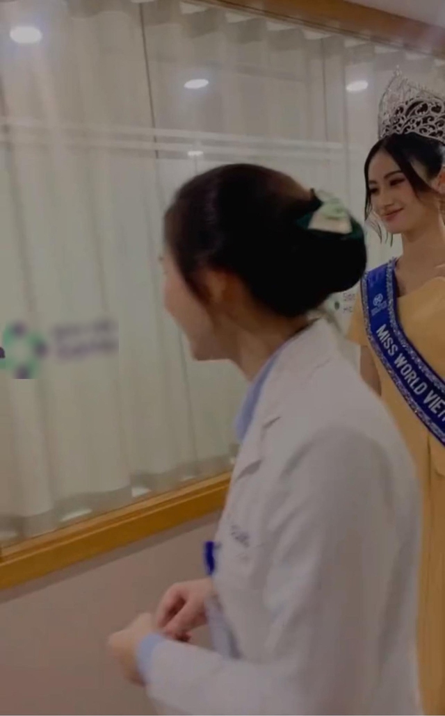 Rộ tranh cãi vì hình ảnh Hoa hậu Ý Nhi và 2 Á hậu đi từ thiện ở bệnh viện 5 sao, phía Sen Vàng lập tức lên tiếng - Ảnh 4.