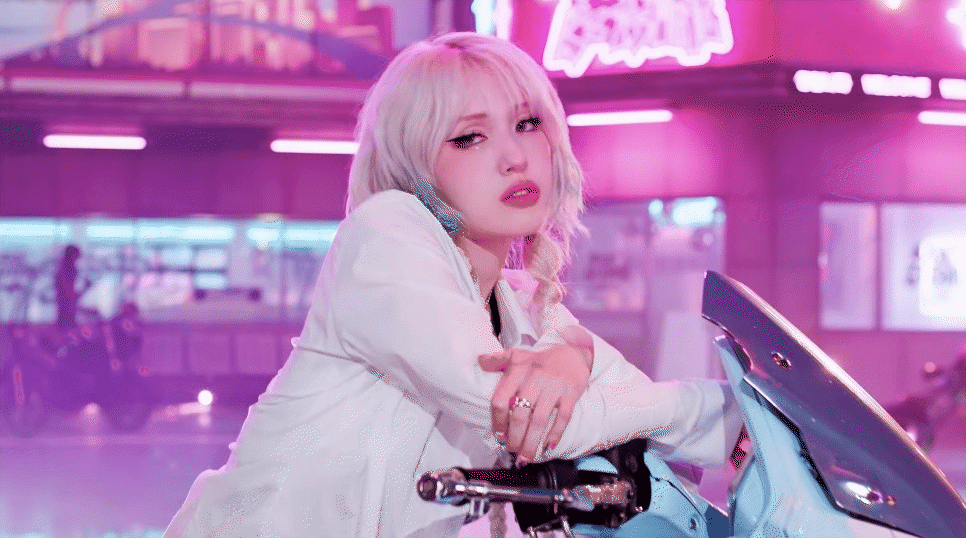 MV Somi bị tố đạo nh&aacute;i: C&ocirc;ng ty phải xin lỗi, cam đoan xo&aacute; bỏ ph&acirc;n cảnh khiến d&acirc;n t&igrave;nh nhớ đến BLACKPINK - Ảnh 2.